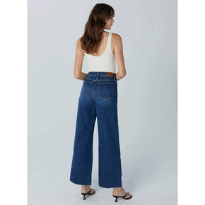 Este High Rise Wide Leg Jeans