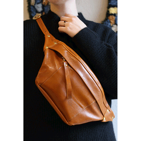 Stevie Belt Bag in Classic Cognac