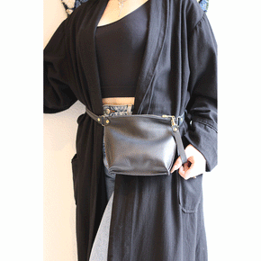 Kitt Belt Bag in Pebbled Noir