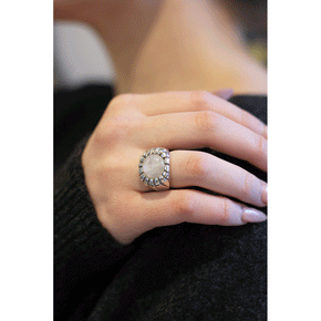 Silver Morella Ring with Moonstone