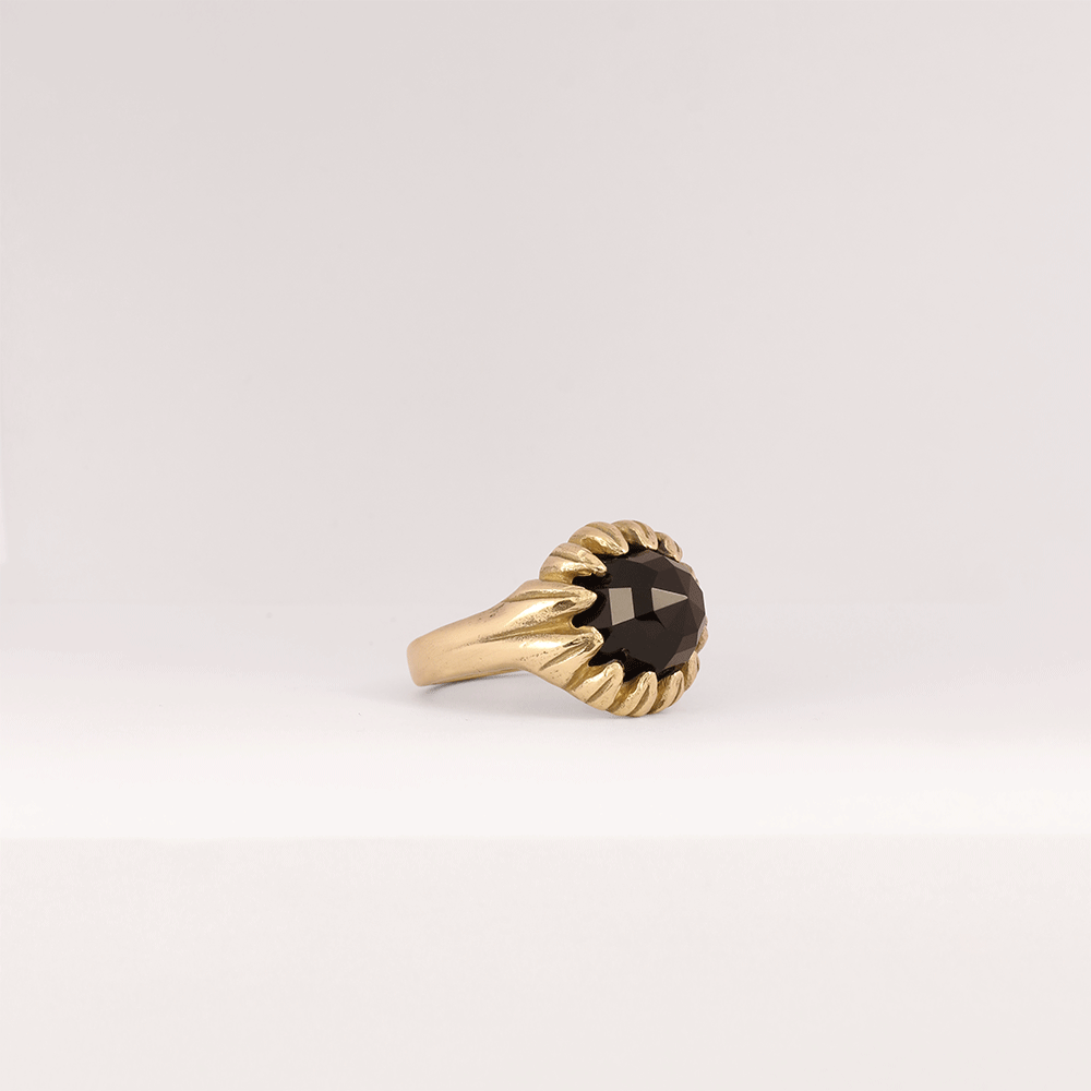 La Fleur Onyx Ring in Brass